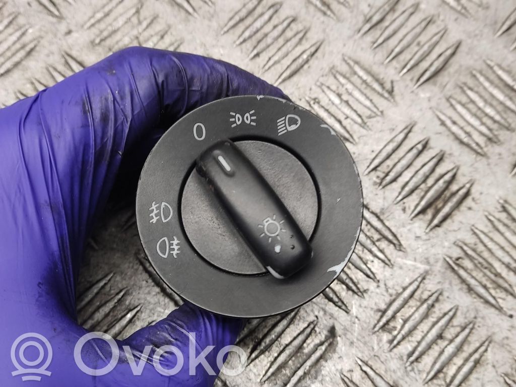 Volkswagen PASSAT B6 Light switch 