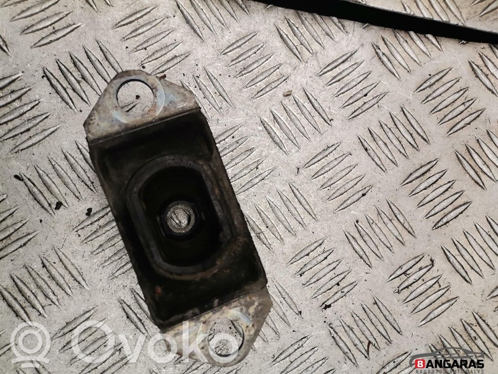 Engine mount bracket   8200358147
