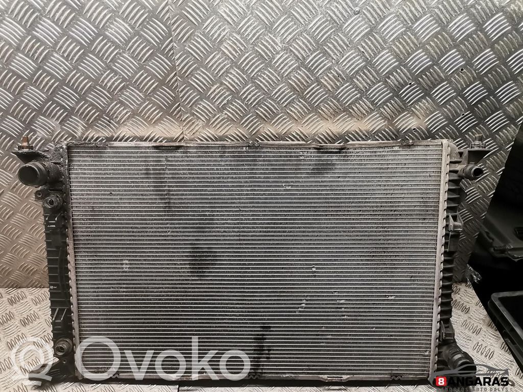 Audi A5 Sportback 8TA Aušinimo skysčio radiatorius 