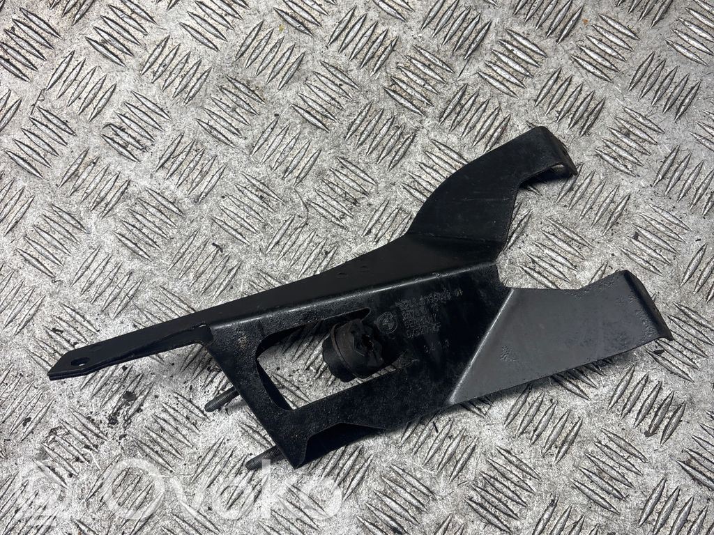 BMW X1 E84 Power steering pump mounting bracket 
