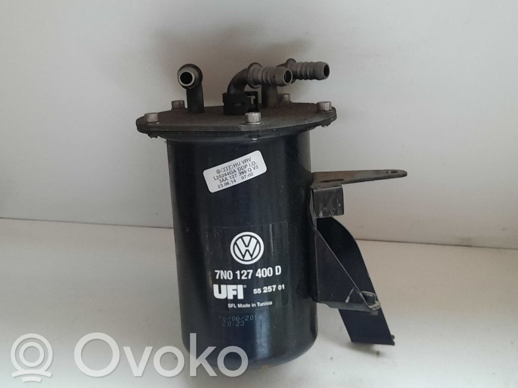 Volkswagen PASSAT B7 Mocowanie filtra paliwa 