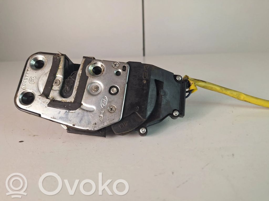 Zamek drzwi tylnych   814103E000