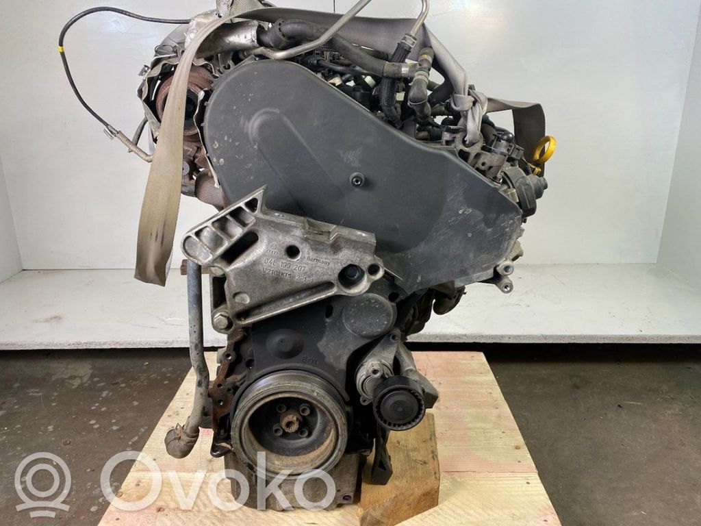 Variklis   CLHA,04L100031A,CLHB