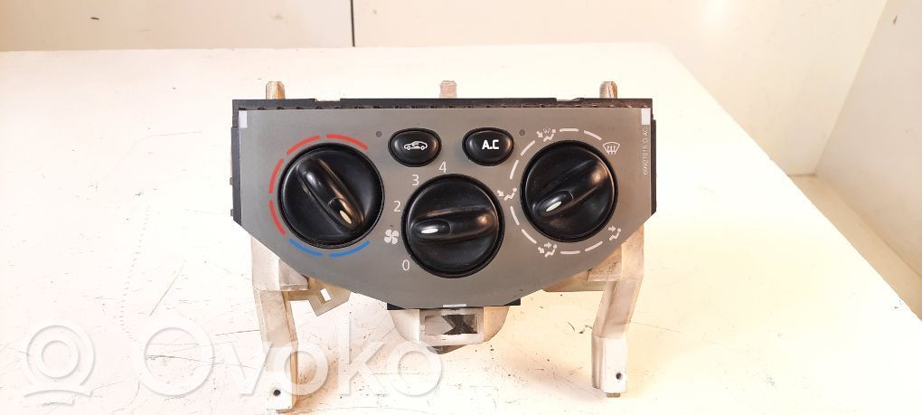 Opel Vivaro Climate control unit 