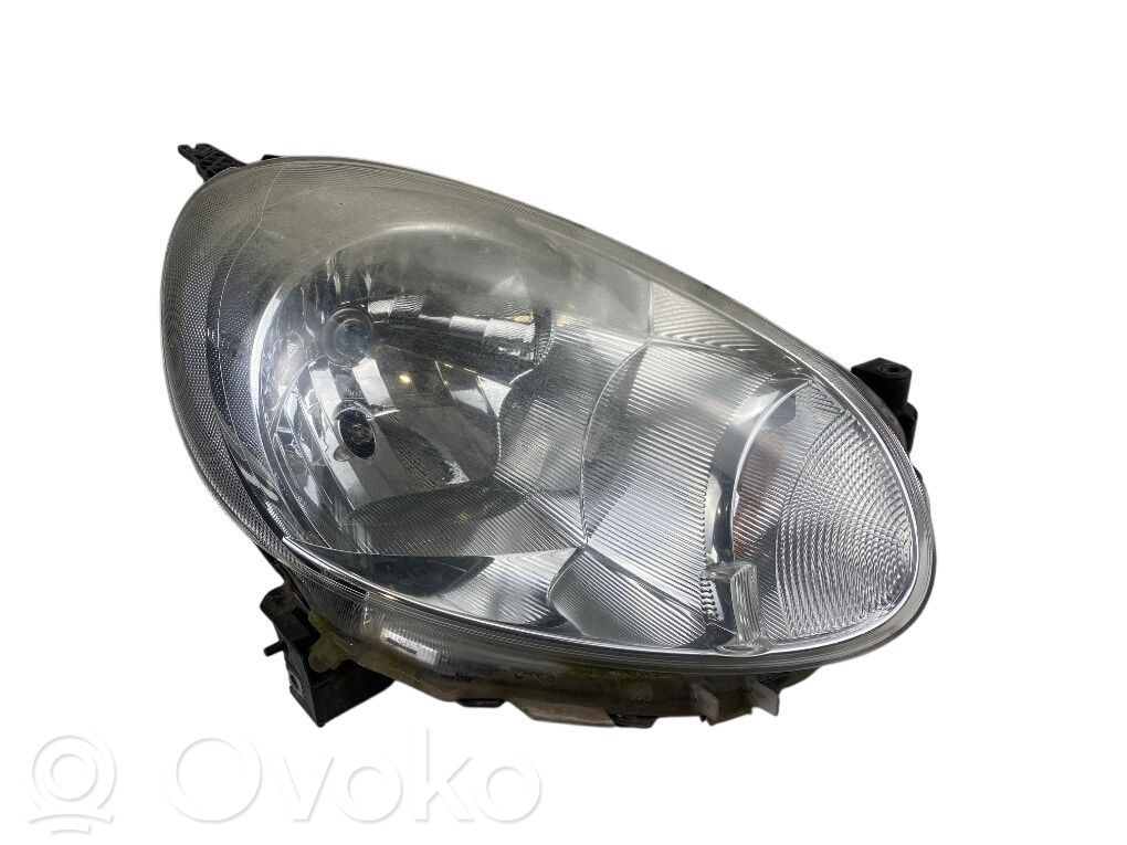 Nissan Micra Lampa przednia 