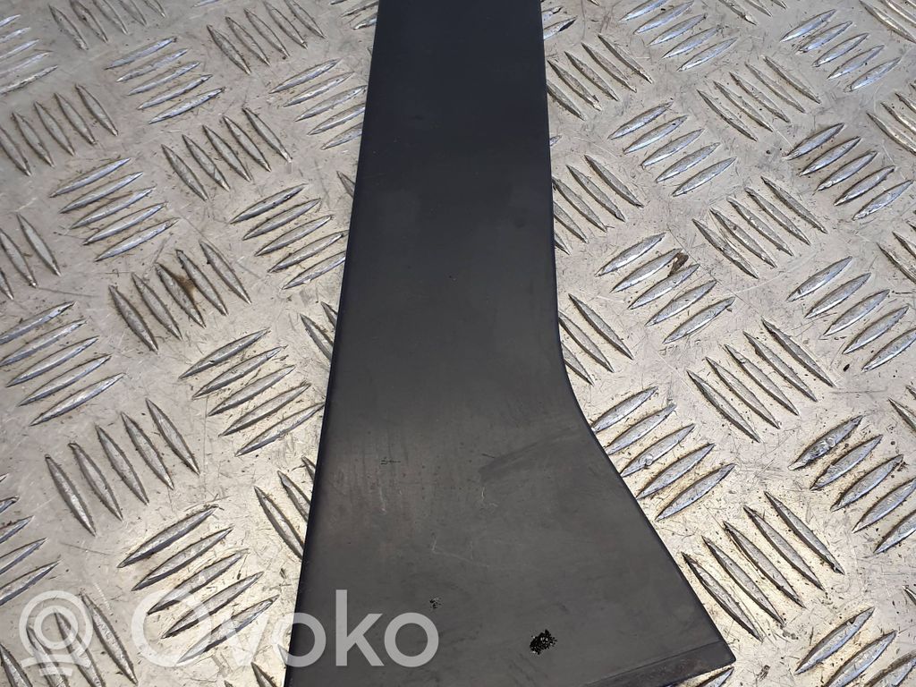 Opel Astra J Takaoven lasin muotolista 