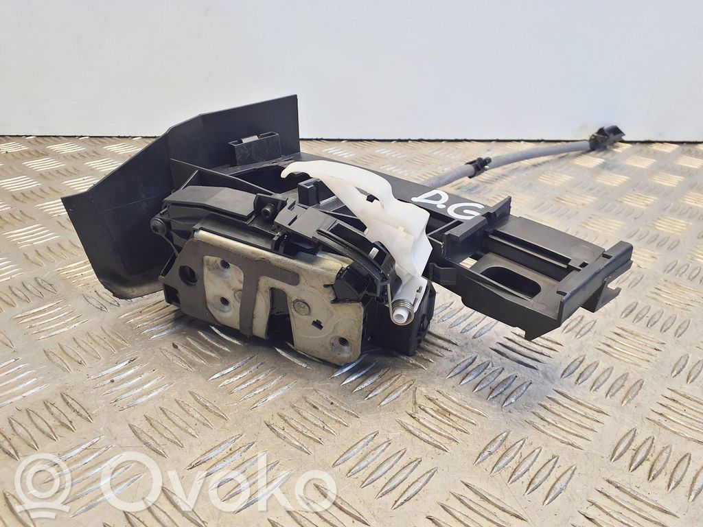 Ford Focus Takaoven lukko 