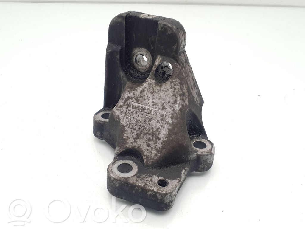 Volvo XC90 Engine mounting bracket 