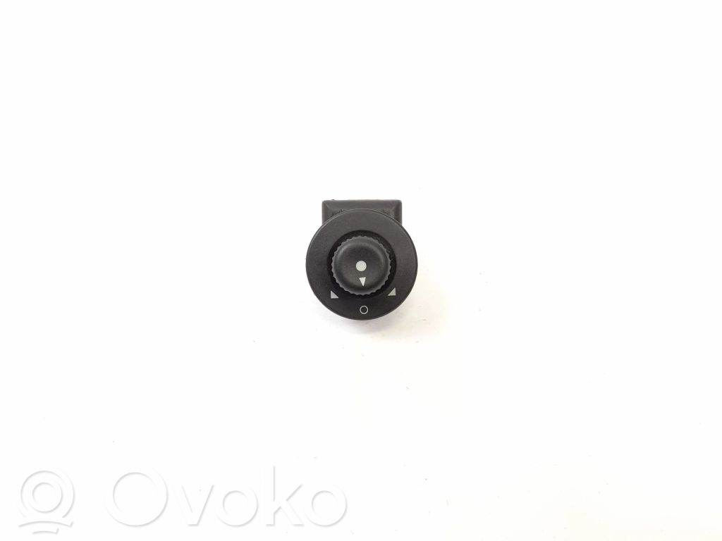 Wing mirror switch   185526