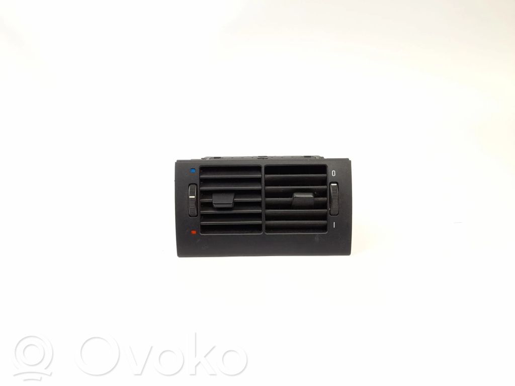 Rejilla delantera   8376150