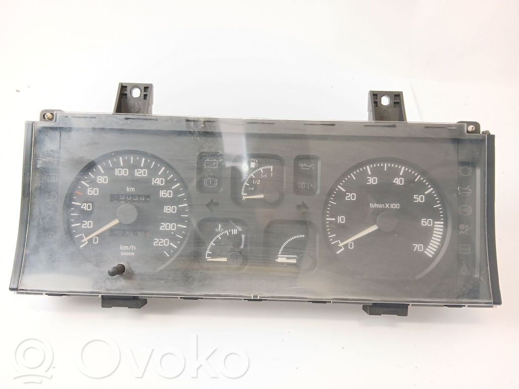 Renault Clio I Speedometer (instrument cluster) 