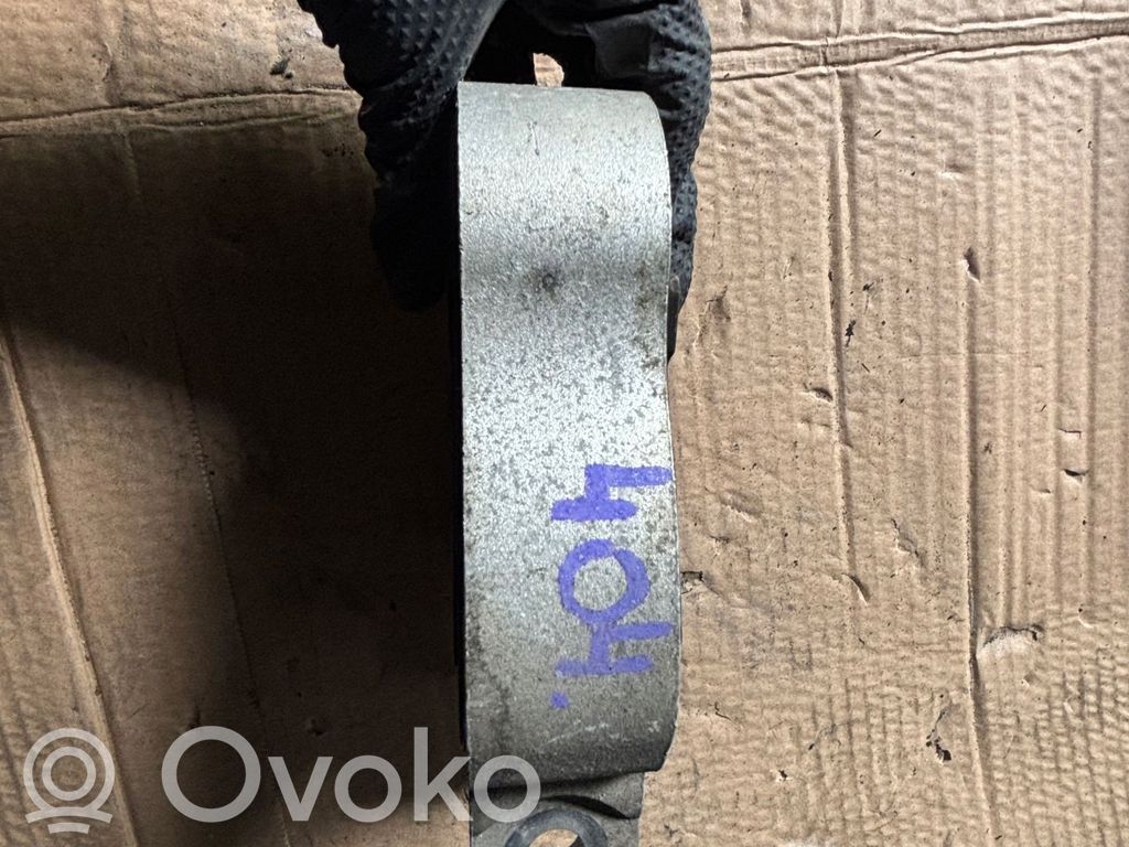 Engine mount bracket   G2G36P082AB