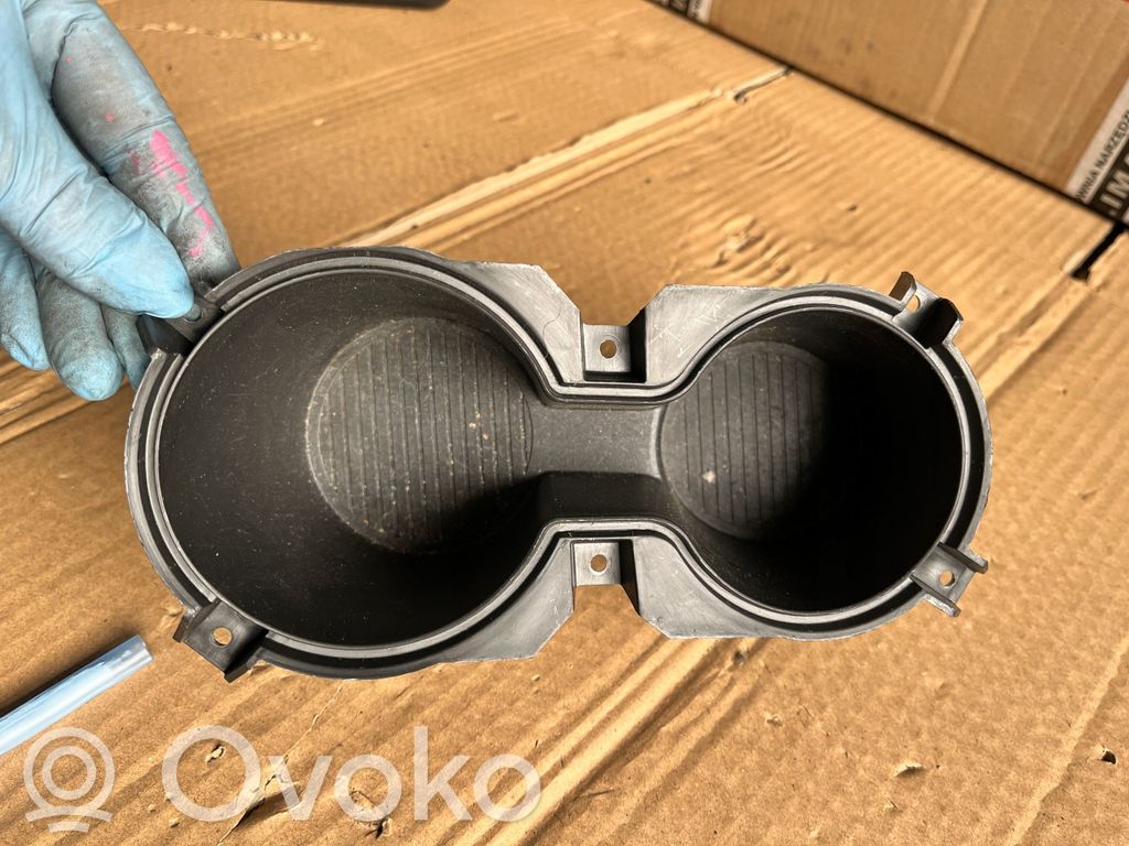 Hyundai Kona I Ozdoba tunelu środkowego 
