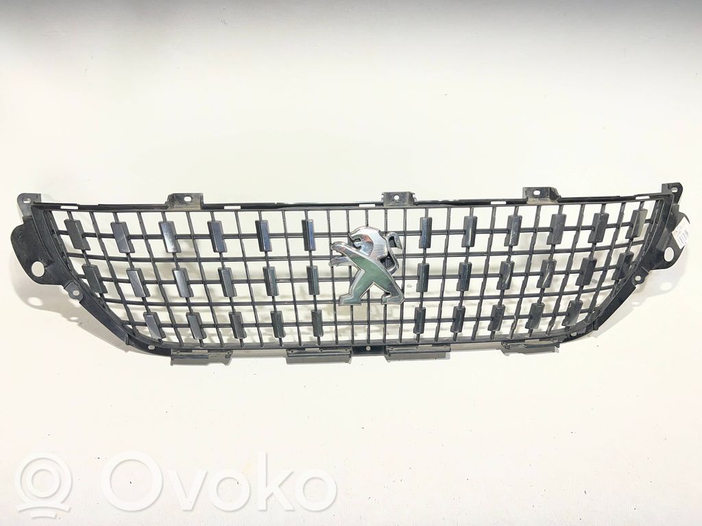 Peugeot 2008 I Maskownica / Grill / Atrapa górna chłodnicy 