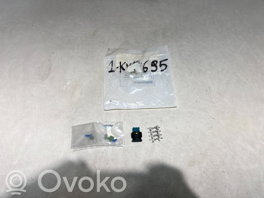 ABS-moduulin liittimen pistoke   2359997