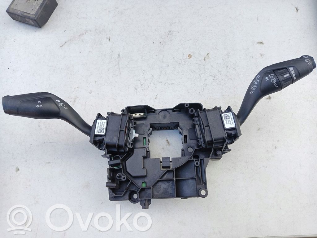 Tailgate/trunk/boot open switch   FT4T14B522,2018R