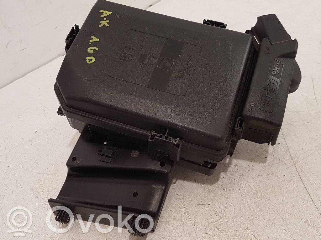 Opel Astra K Juego de caja de fusibles 