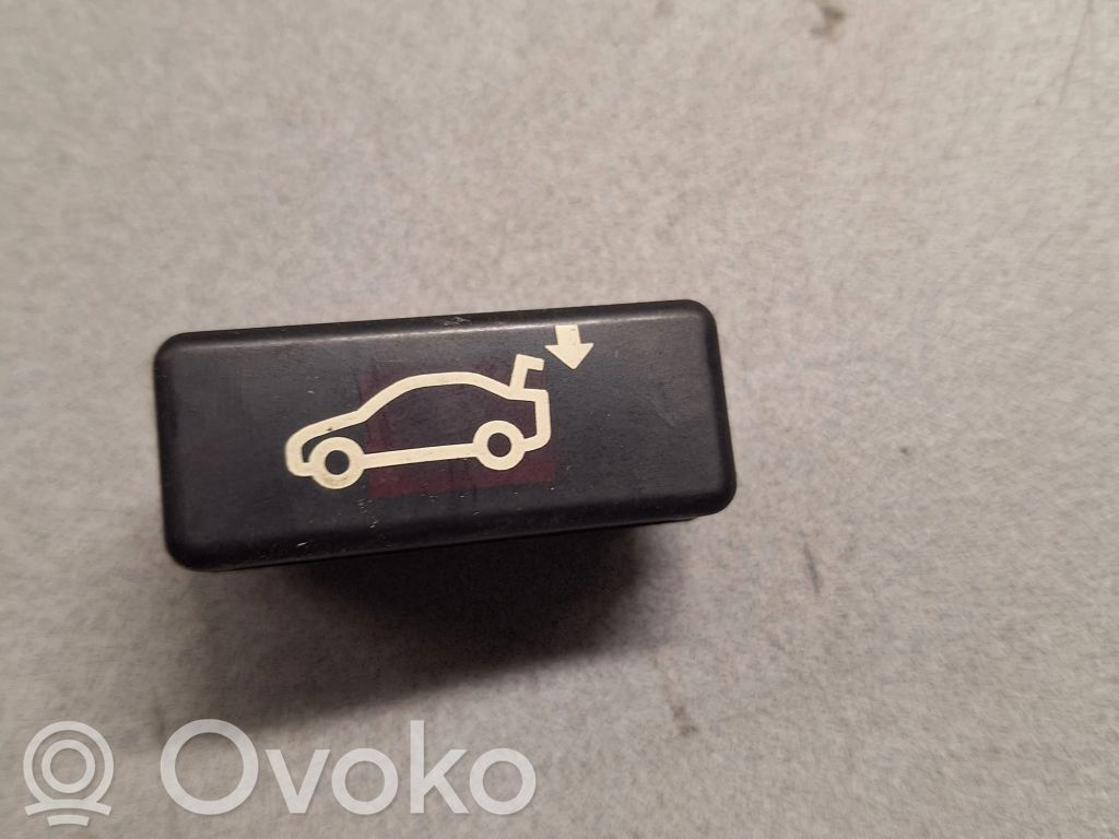 BMW 7 E65 E66 Bagažinės dangčio uždarymo jungtukas 