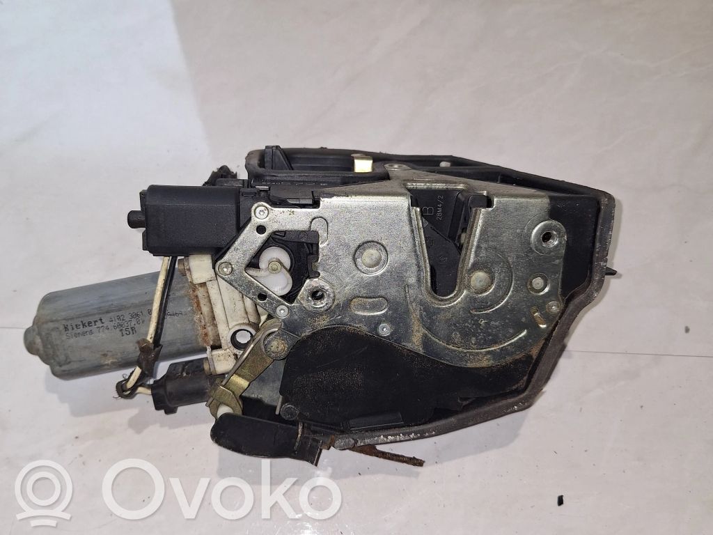 BMW 7 E65 E66 Priekšpusē slēdzene 