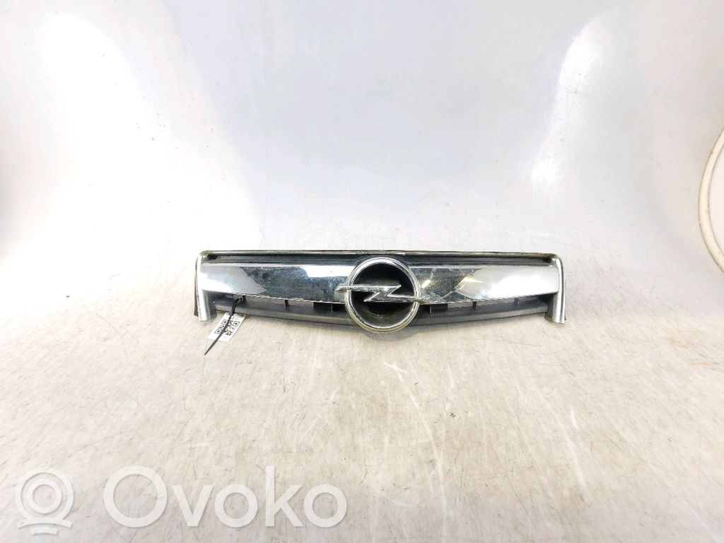 Opel Antara Grotelės viršutinės 