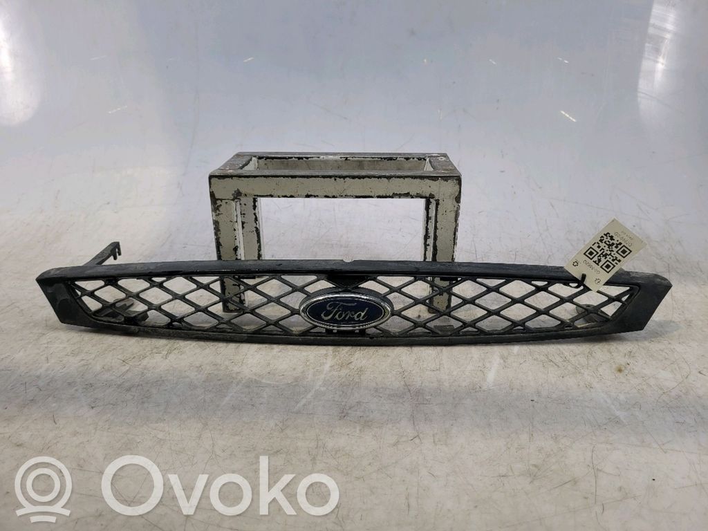 Ford Focus Front bumper upper radiator grill 