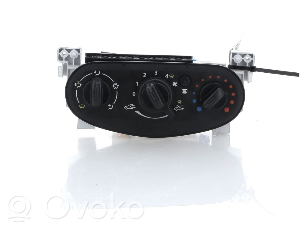 Dacia Duster Climate control unit 