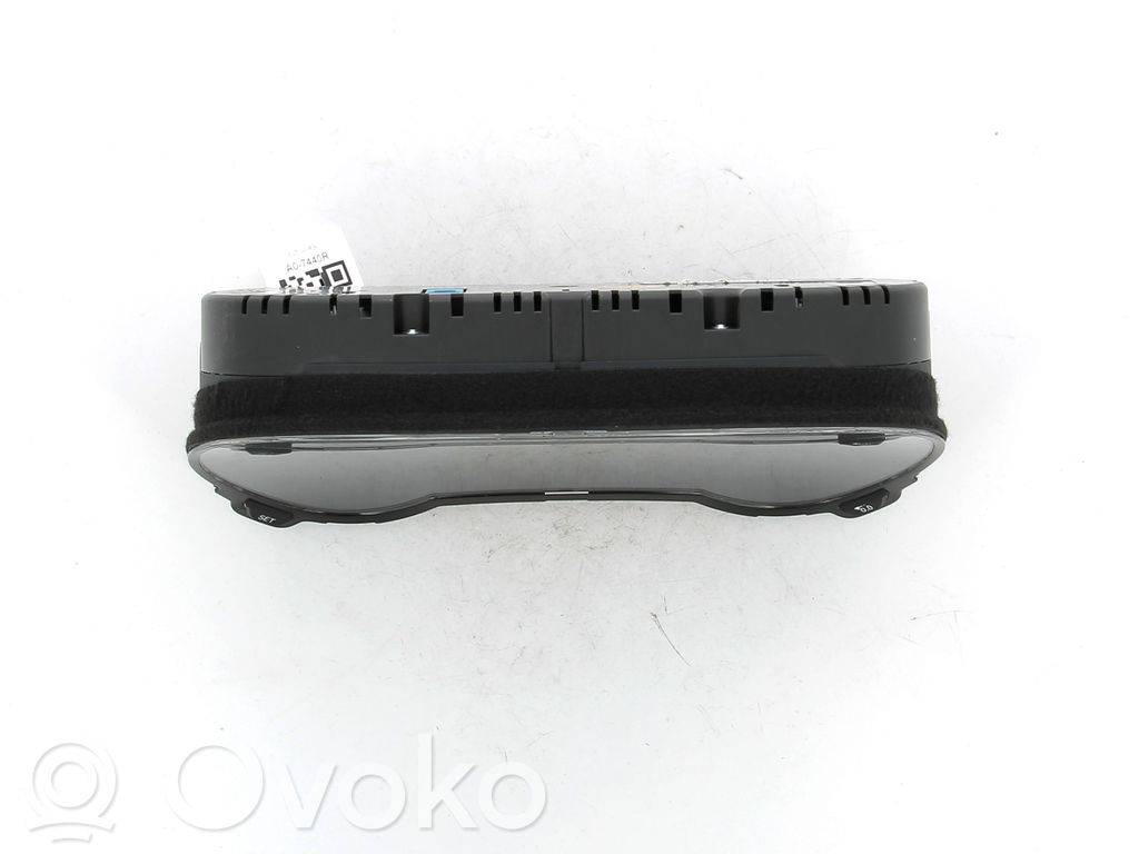 Audi A1 Speedometer (instrument cluster) 