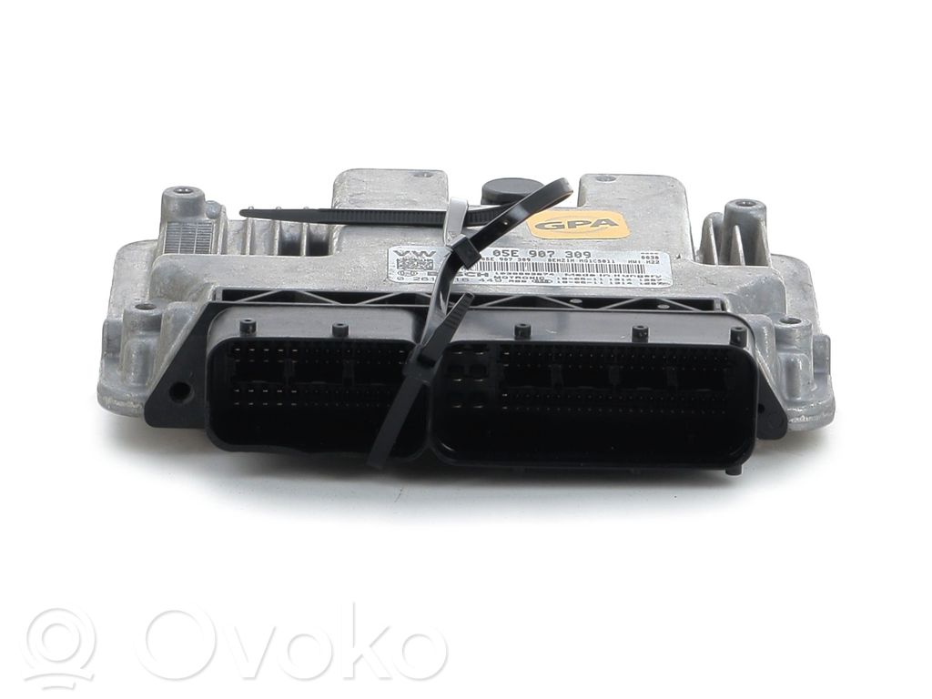Volkswagen Golf VII Engine control unit/module 