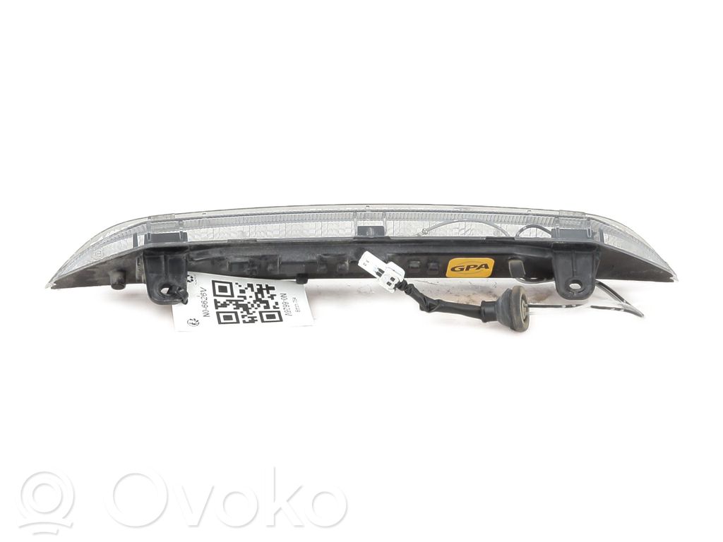 Mitsubishi Outlander Third/center stoplight 