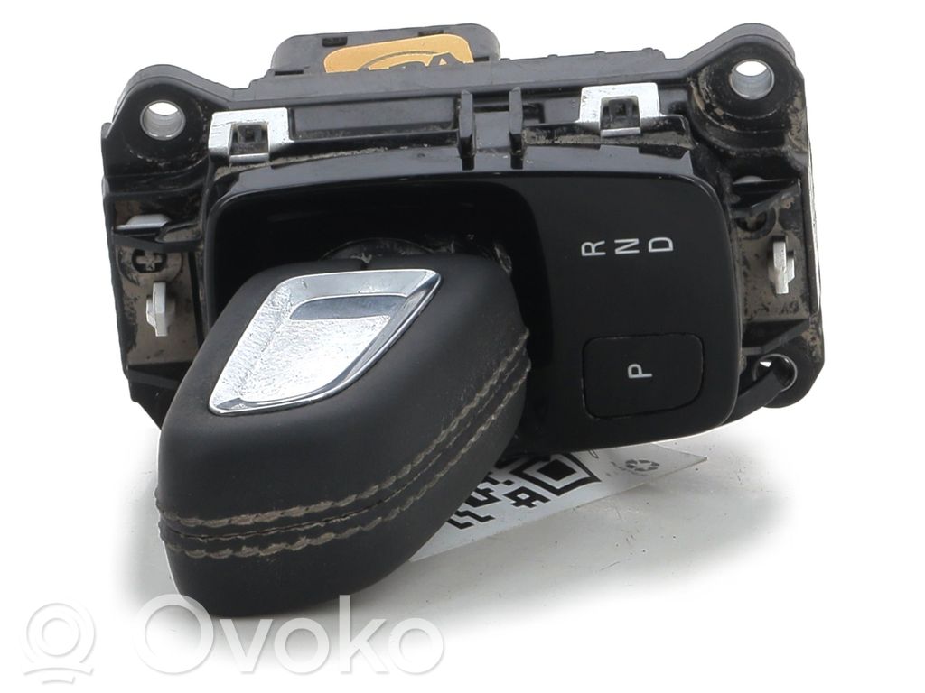 Volvo XC40 Gear shifter/selector 