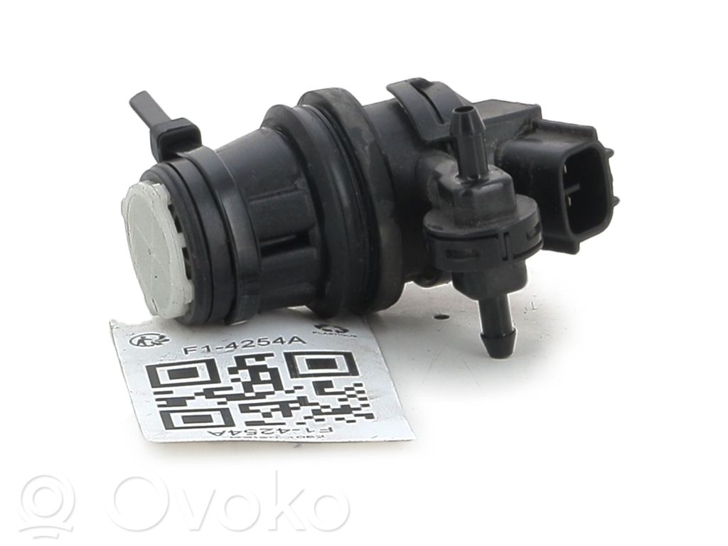 KIA Soul Windscreen/windshield washer pump 