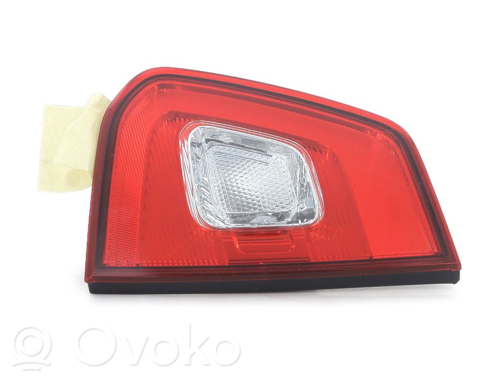 Suzuki Ignis Lampă spate în capacul portbagajului 