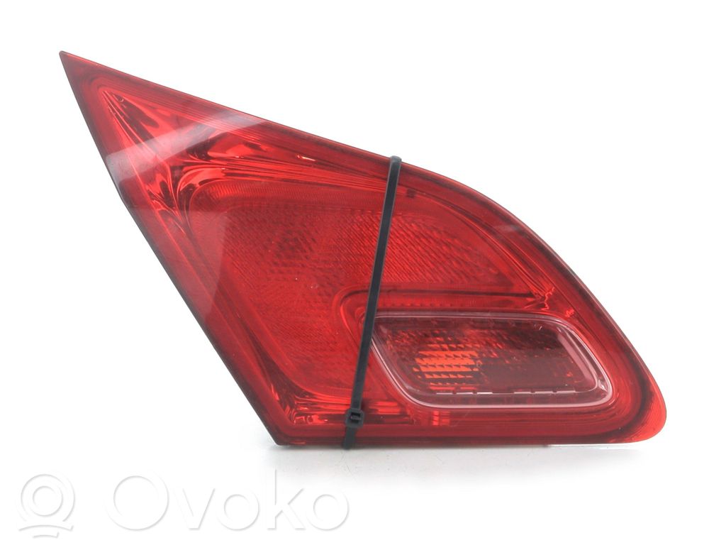 Opel Astra J Lampă spate în capacul portbagajului 