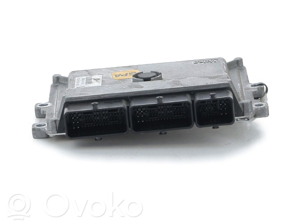 Engine control unit/module   237104736R,T15957K