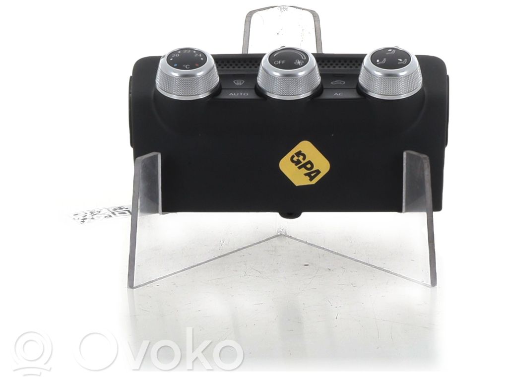 Audi A1 Climate control unit 