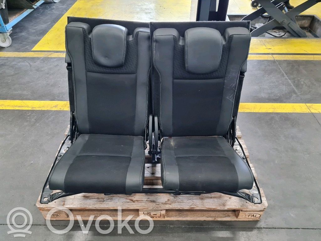 Fotele tylne trzeciego rzędu   890018305R,E13457P