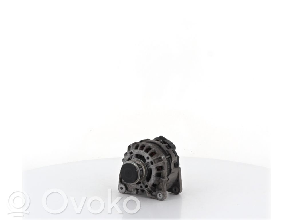 Renault Clio IV Generatore/alternatore 