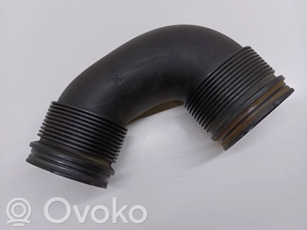 Audi Q7 4M Air intake duct part 