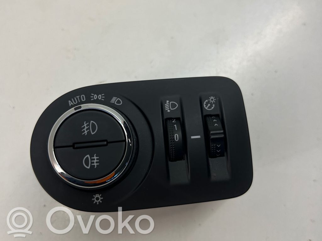 Opel Corsa F Light switch 