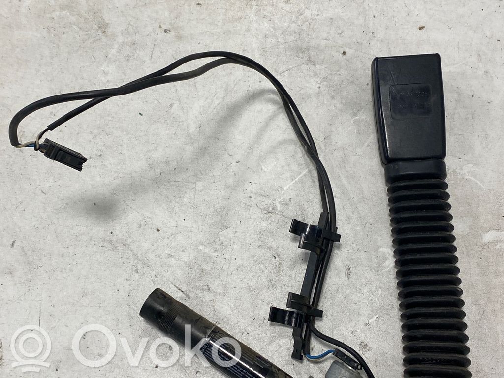 BMW 7 E65 E66 Etuistuimen turvavyön solki 