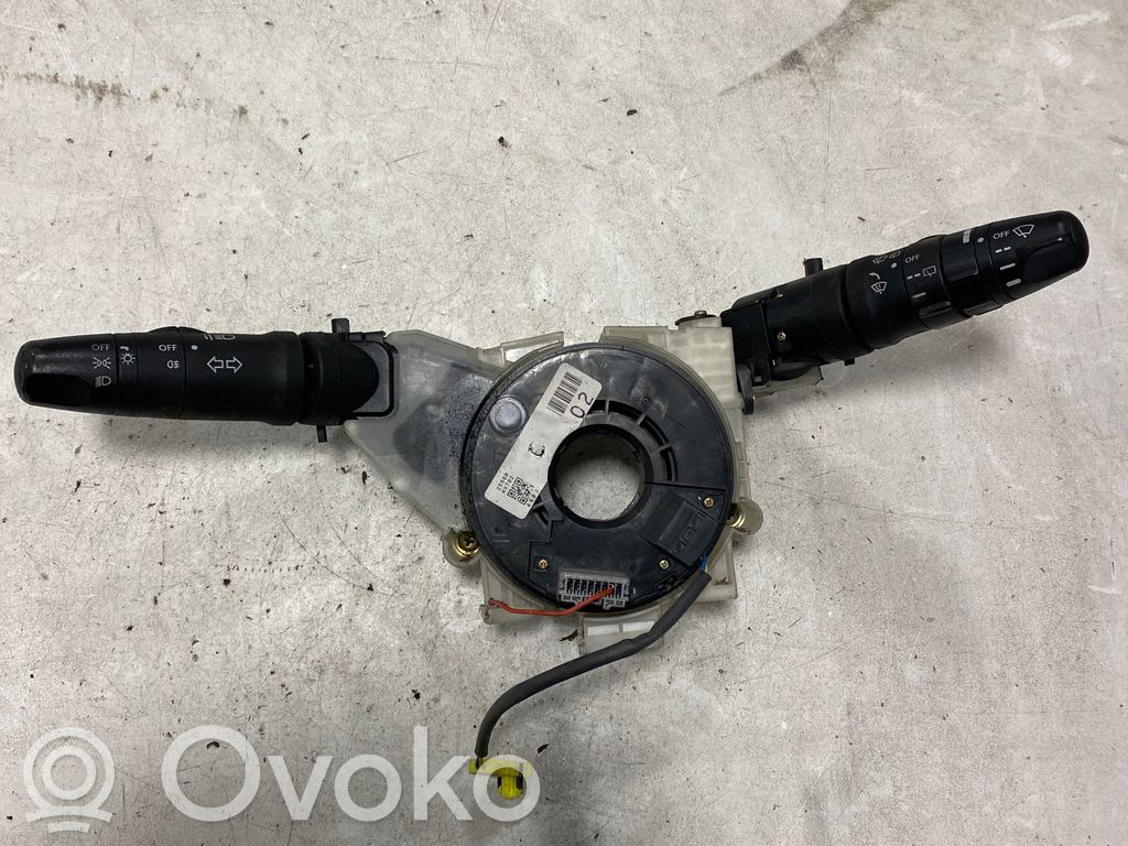 Nissan Micra Pyyhkimen/suuntavilkun vipukytkin 