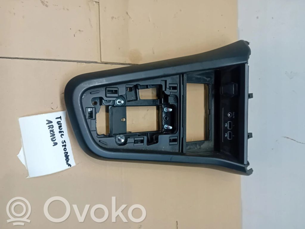 Renault Arkana Centrinė konsolė 