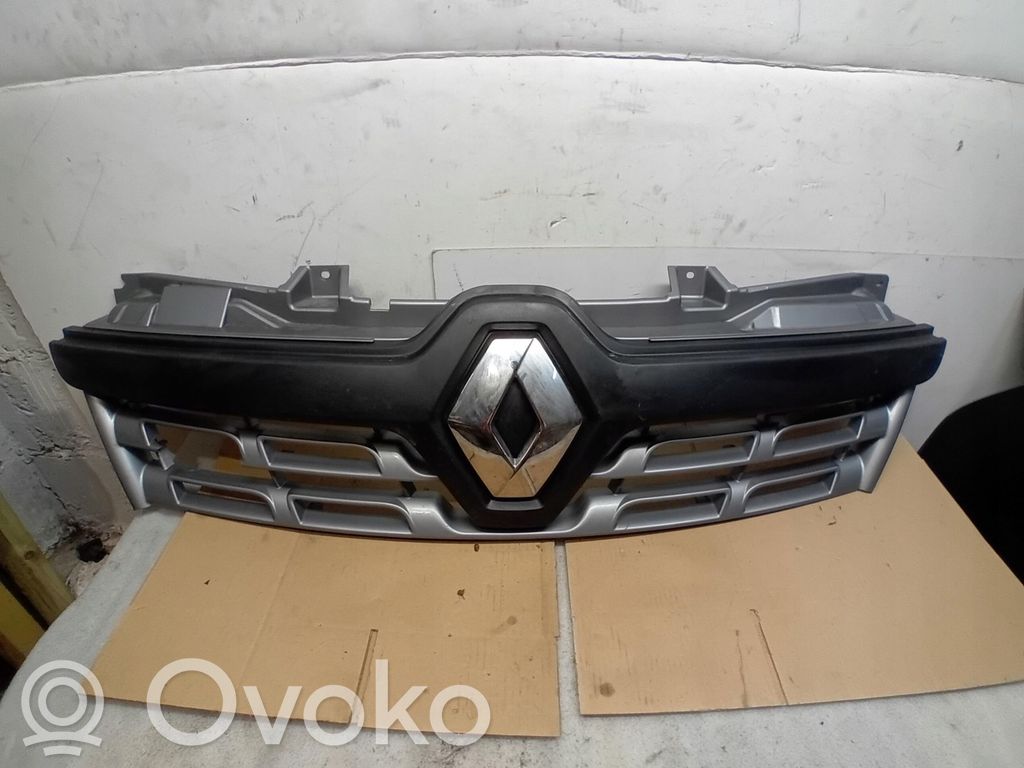 Renault Master III Front bumper upper radiator grill 