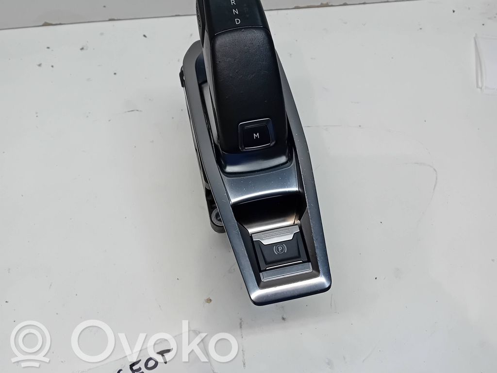 Peugeot 3008 II Lewarek zmiany biegów / górny 