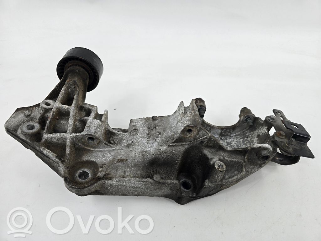Nissan Qashqai Generator/alternator bracket 