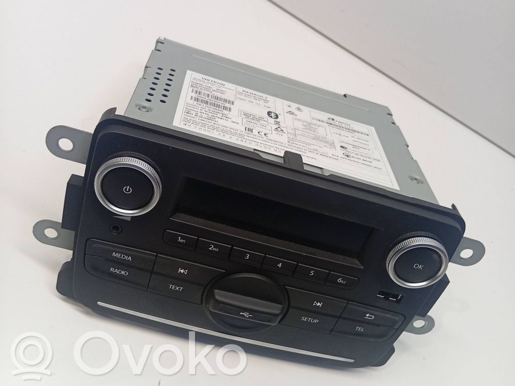 Dacia Sandero Radio/CD/DVD/GPS head unit 