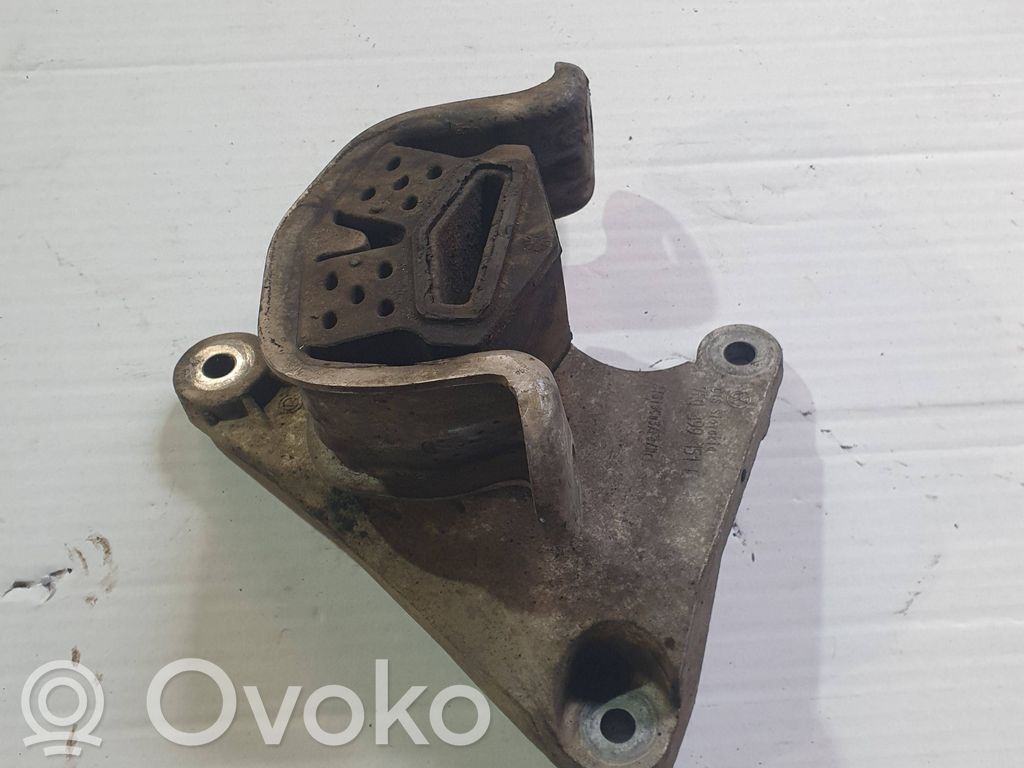Volkswagen Transporter - Caravelle T6 Engine mount bracket 