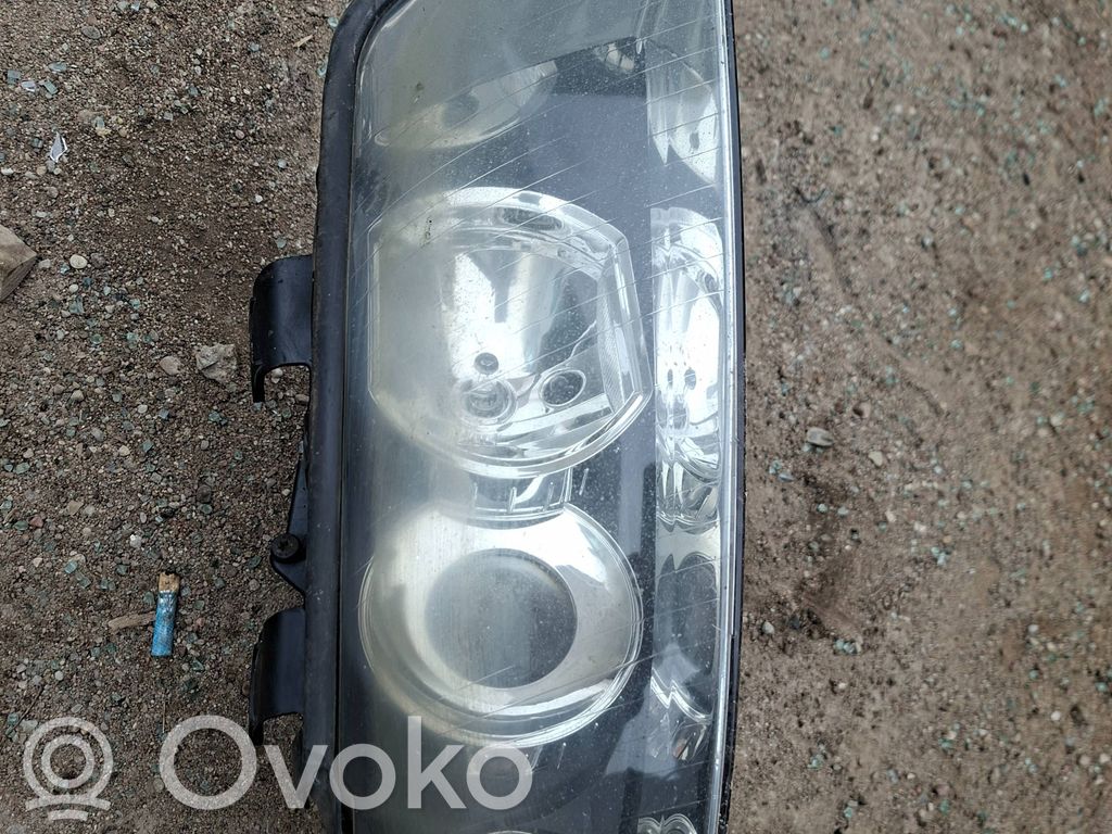 Audi A4 S4 B6 8E 8H Lampa przednia 