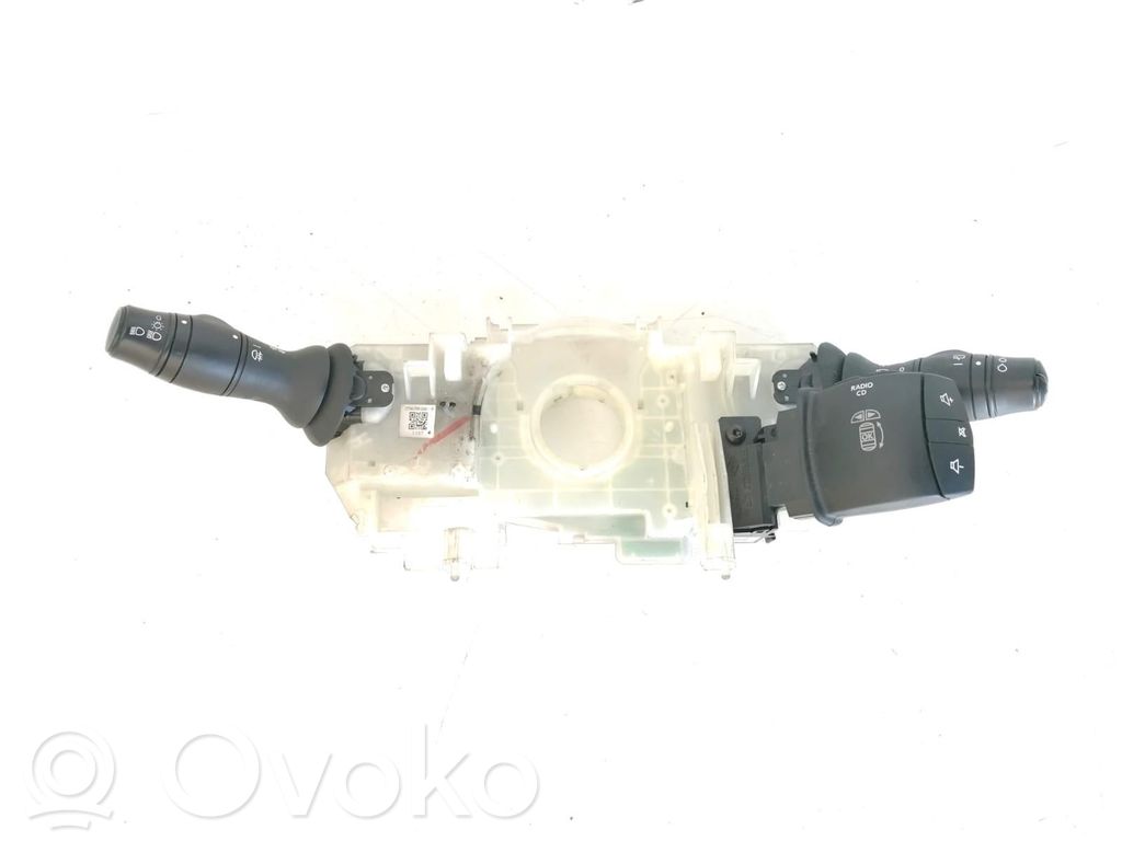 Renault Megane III Interruptor/palanca de limpiador de luz de giro 
