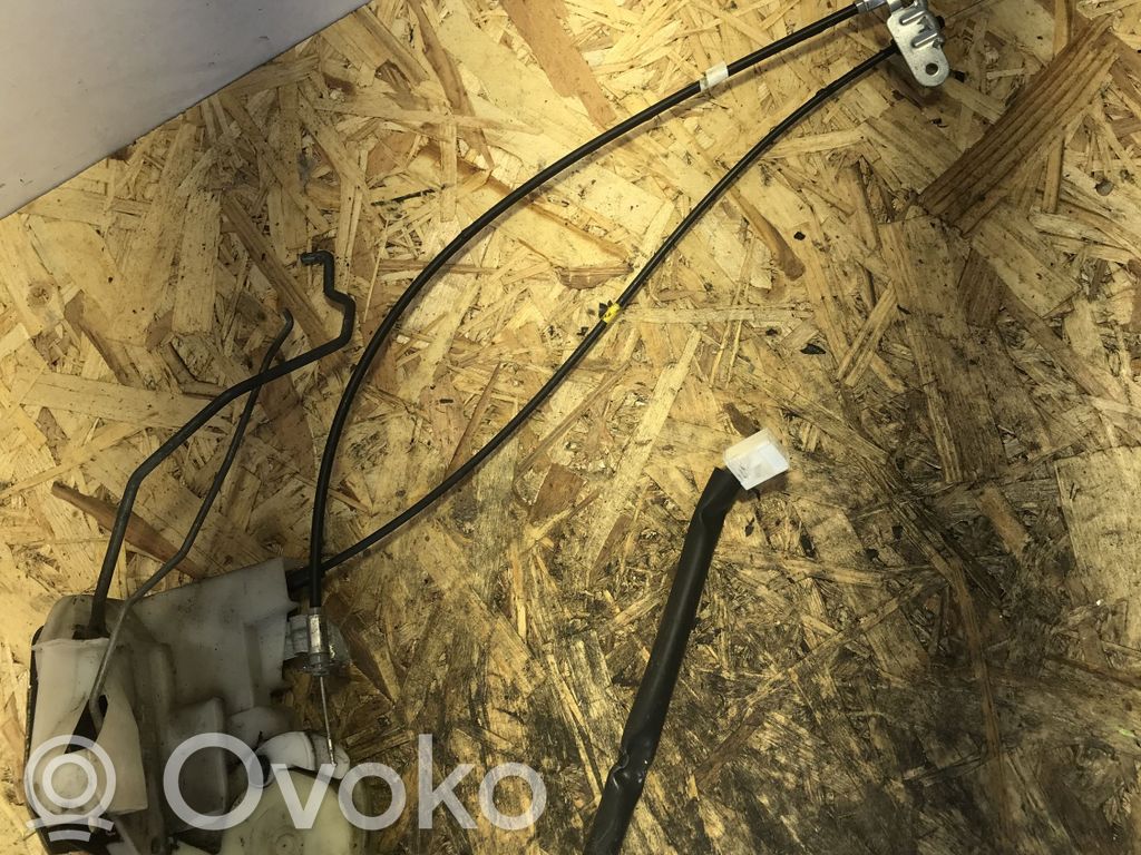 Mazda MPV Priekšpusē slēdzene 